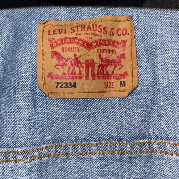 Levi’s jean jacket - Picture 2 of 3